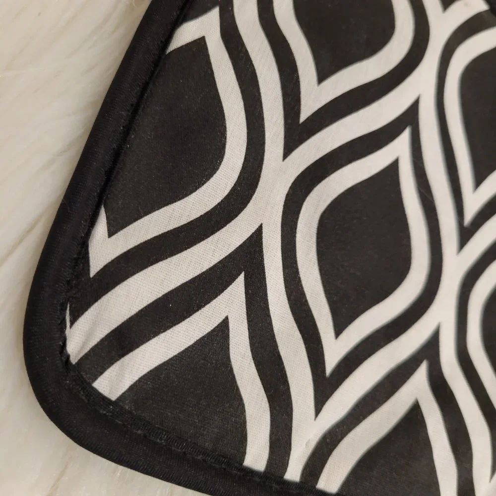 Black & White Oven Mitt & Potholder Set